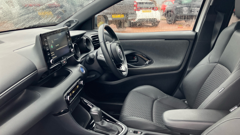 Toyota Yaris 1.5 Hybrid Dynamic 5dr CVT Hybrid Hatchback